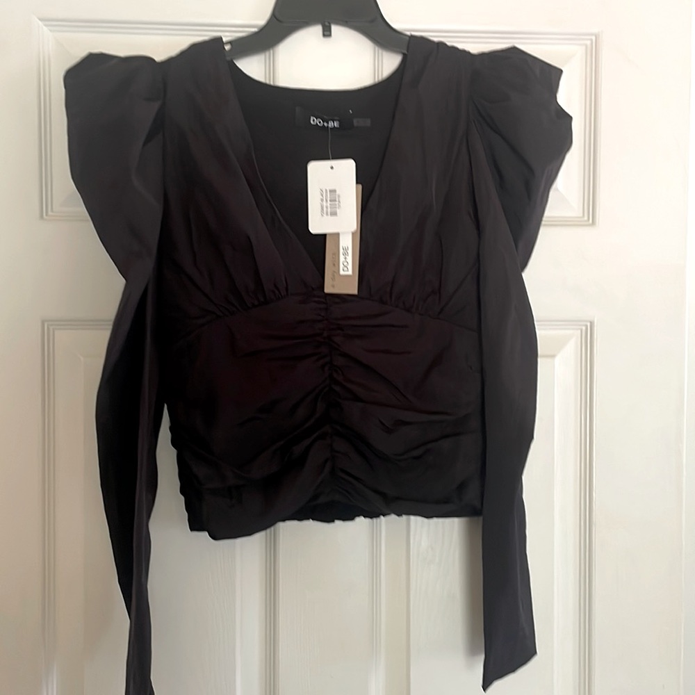 Do+Be boutique puff sleeve top. New with tags, women's size Medium!